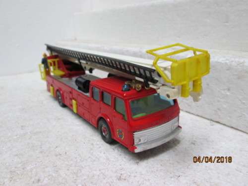 DIE CAST CORGI SIMON SNORKEL : DENNIS FIRE TRUCK - LOT 462S