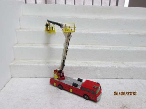 DIE CAST CORGI SIMON SNORKEL : DENNIS FIRE TRUCK - LOT 462S
