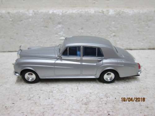 DIE CAST 1:43 SCALE : UNIVERSAL HOBBIES ROLLS ROYCE SILVER CLOUD II - LOT 551S
