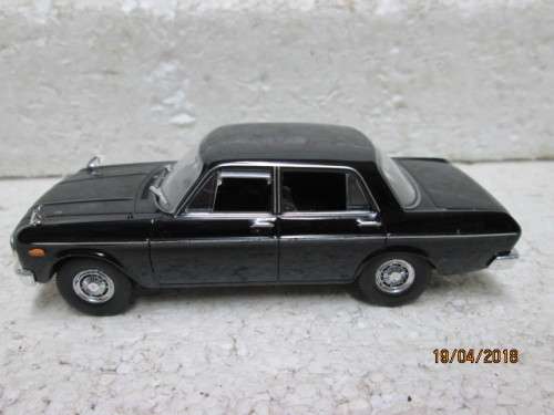 DIE CAST 1:43 SCALE : UNIVERSAL HOBBIES TOYOTA CROWN - LOT 552S