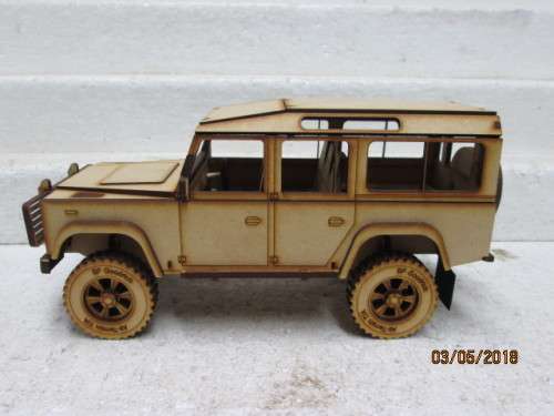 1:18 SCALE LANDROVER DEFENDER 110 LWB STATION WAGON - LOT 801W