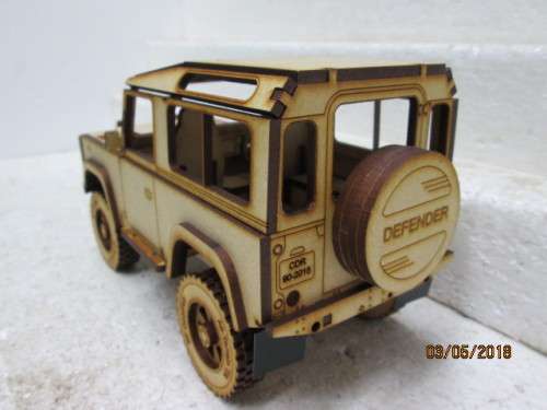 1:18 SCALE LANDROVER DEFENDER 90 SWB STATION WAGON - LOT 799W