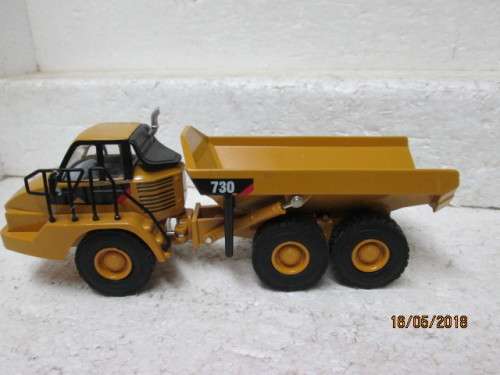 DIE CAST 1:64 SCALE : CAT 730 ARTICULATED TIPPER TRUCK - LOT 31T