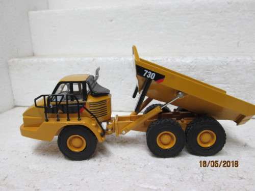 DIE CAST 1:64 SCALE : CAT 730 ARTICULATED TIPPER TRUCK - LOT 31T