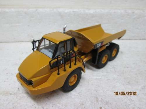 DIE CAST 1:64 SCALE : CAT 730 ARTICULATED TIPPER TRUCK - LOT 31T