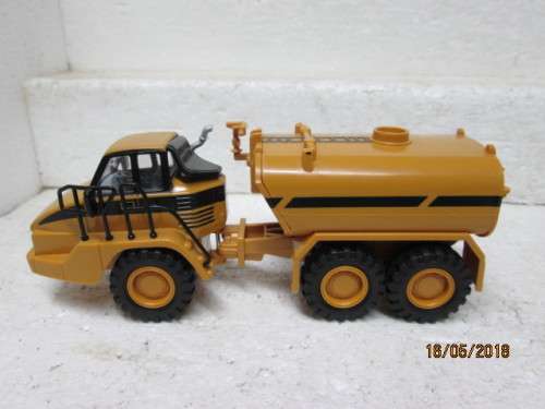 DIE CAST 1:64 SCALE : CAT 730 ARTICULATED TRUCK WITH WATER TANK - LOT 32T