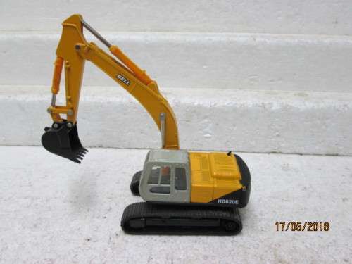 DIE CAST ERTL  : BELL HD820E HYDRAULIC EXCAVATOR (Reduced to clear) - LOT 44T
