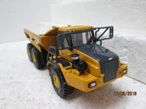 DIE CAST 1:50 SCALE ERTL : BELL B40D ARTICULATED DUMP TRUCK (Reduced to clear) - LOT 45T