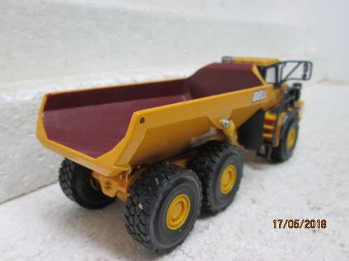 DIE CAST 1:50 SCALE ERTL : BELL B40D ARTICULATED DUMP TRUCK (Reduced to clear) - LOT 45T
