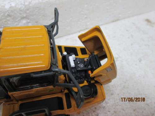 DIE CAST 1:50 SCALE ERTL : BELL B40D ARTICULATED DUMP TRUCK (Reduced to clear) - LOT 45T