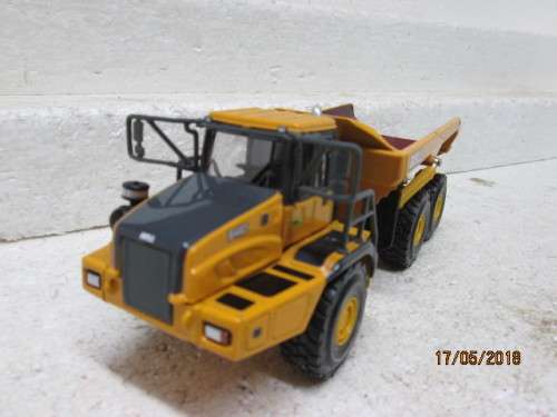 DIE CAST 1:50 SCALE ERTL : BELL B40D ARTICULATED DUMP TRUCK (Reduced to clear) - LOT 45T