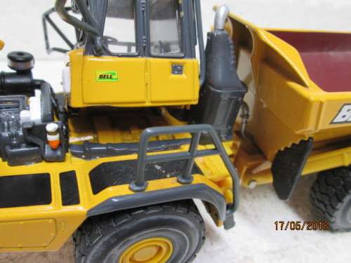 DIE CAST 1:50 SCALE ERTL : BELL B40D ARTICULATED DUMP TRUCK (Reduced to clear) - LOT 45T