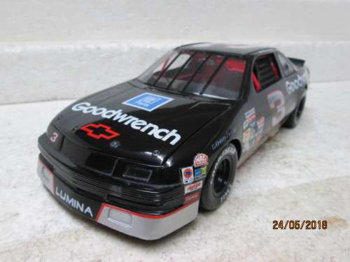DIE CAST 1:18 SCALE : ERTL CHEV LUMINA NASCAR (Reduced to clear) - LOT 70T