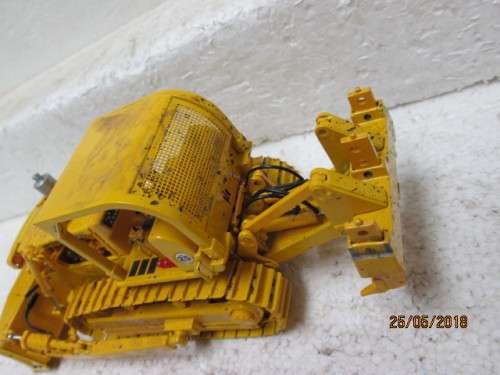 DIE CAST FIRST GEAR : INTERNATIONAL HARVESTER TD-25 CRAWLER DOZER - LOT 89T