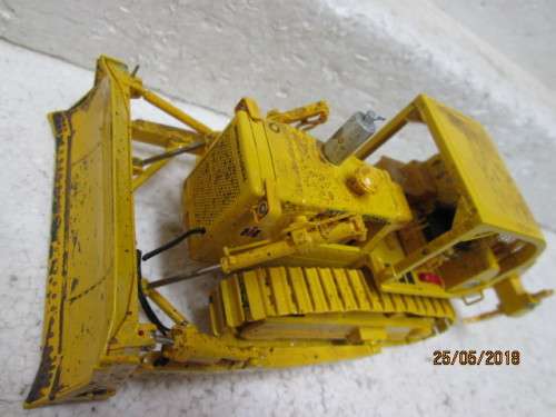DIE CAST FIRST GEAR : INTERNATIONAL HARVESTER TD-25 CRAWLER DOZER - LOT 89T