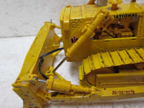DIE CAST FIRST GEAR : INTERNATIONAL HARVESTER TD-25 CRAWLER DOZER - LOT 89T