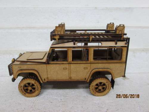 1:18 SCALE LANDROVER DEFENDER 110 LWB STATION WAGON (SAFARI) - LOT 107T