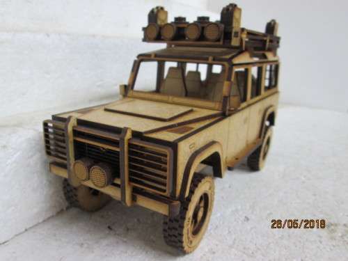 1:18 SCALE LANDROVER DEFENDER 110 LWB STATION WAGON (SAFARI) - LOT 107T