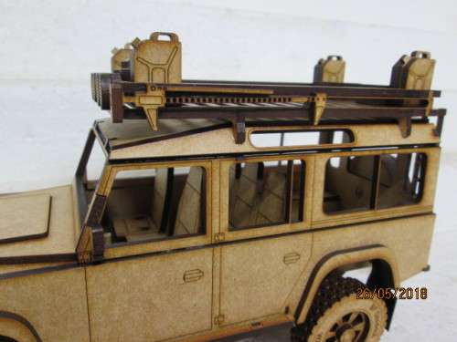 1:18 SCALE LANDROVER DEFENDER 110 LWB STATION WAGON (SAFARI) - LOT 107T