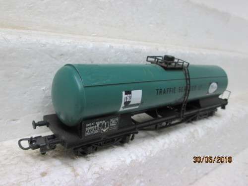 HO SCALE LIMA TANKER (PFIZER) - LOT 157T