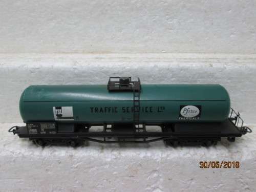 HO SCALE LIMA TANKER (PFIZER) - LOT 158T