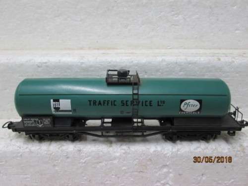 HO SCALE LIMA TANKER (PFIZER) - LOT 159T