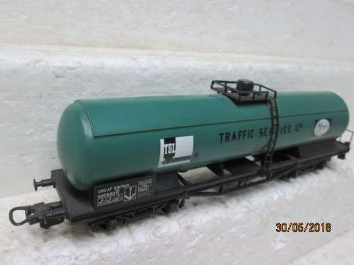 HO SCALE LIMA TANKER (PFIZER) - LOT 159T