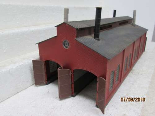 HO SCALE LARGE DOUBLE ENGINE SHED - LOT 189T