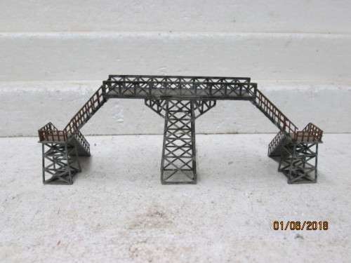 HO SCALE : HELJAN PEDESTRIAN DOUBLE RAIL BRIDGE - LOT 207T