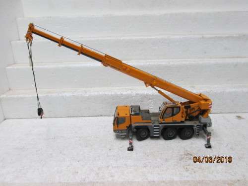 DIE CAST 1:50 SCALE : LIEBHERR LTM1050 CRANE - LOT 219T
