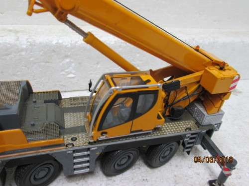 DIE CAST 1:50 SCALE : LIEBHERR LTM1050 CRANE - LOT 219T