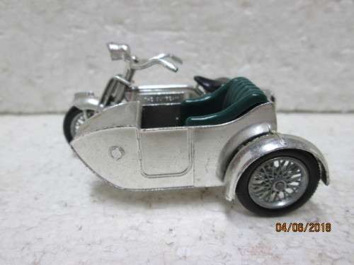 DIE CAST MODELS OF YESTERYEAR : No 8 1914 SUNBEAM MOTORCYCLE WITH SIDECAR - LOT 243T