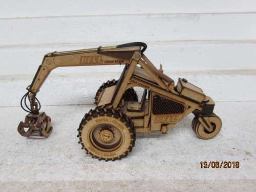 1:18 SCALE LAZER CUT BELL LOGGER 225A - LOT 282T