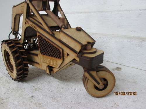 1:18 SCALE LAZER CUT BELL LOGGER 225A - LOT 282T