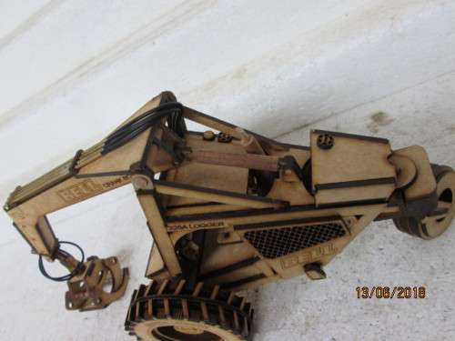 1:18 SCALE LAZER CUT BELL LOGGER 225A - LOT 282T