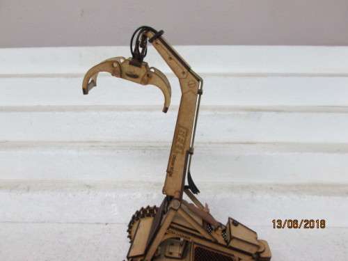 1:18 SCALE LAZER CUT BELL LOGGER 225A - LOT 282T