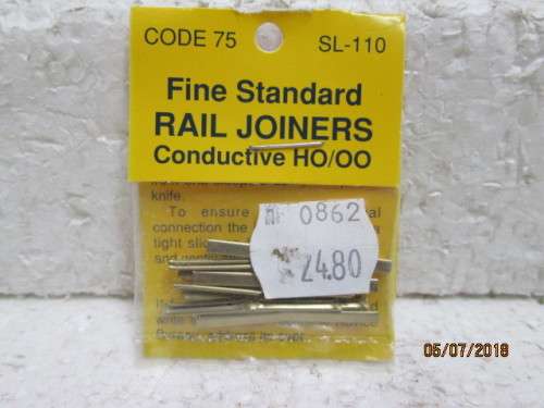 HO/OO SCALE PECO FINE STANDARD RAIL JOINERS (CODE 75 SL-110) - LOT 358T