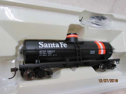 HO SCALE MODELPOWER 40' TANKER (SOLID METAL BODY) BOXED - LOT 401T