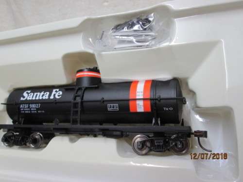 HO SCALE MODELPOWER 40' TANKER (SOLID METAL BODY) BOXED - LOT 401T