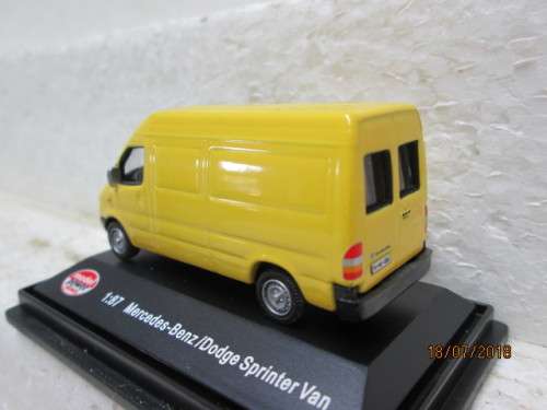 HO SCALE : MODEL POWER MERCEDES BENZ SPRINTER VAN (BOXED) - LOT 532T