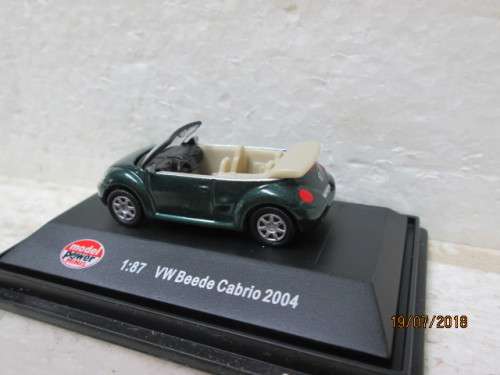 HO SCALE : MODEL POWER VW NEW BEETLE CABRIOLET 2004 (BOXED) - LOT 552T