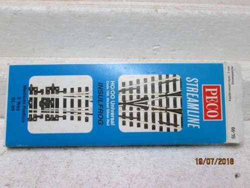 HO/OO SCALE : PECO MEDIUM RADIUS 3-WAY POINT (BOXED) - LOT 573T
