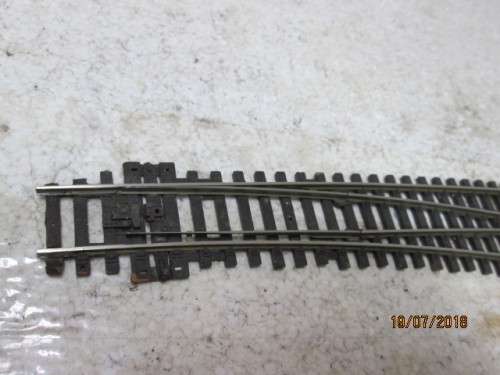 HO/OO SCALE : PECO CURVED RIGHT HAND POINT (BOXED) - LOT 586T