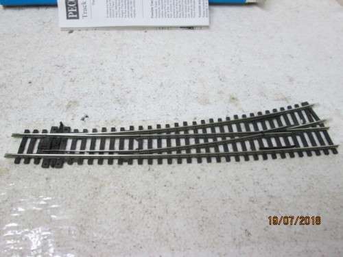 HO/OO SCALE : PECO CURVED LEFT HAND POINT (BOXED) - LOT 587T