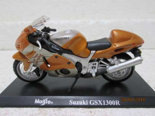 1:18 SCALE MAISTO : SUZUKI GSX 1300R MOTORBIKE - LOT 633T