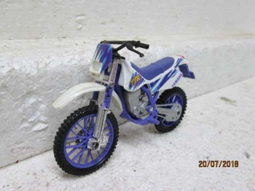 1:18 SCALE MAISTO : YAMAHA TT-R MOTORBIKE - LOT 640T