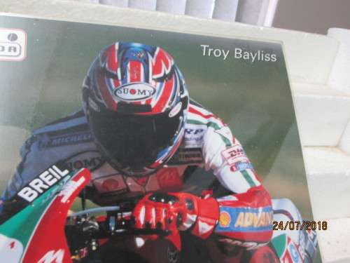 1:12 SCALE NEWRAY : DUCATI FILA No 100 RACING MOTORBIKE WITH EXTRAS - LOT 683T