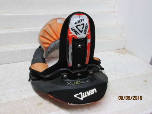 LEATT NECK BRACE (MOTORLEATT GPX) - LOT 768T