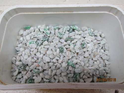 HO SCALE : SCENIC MATERIAL (LARGE WHITE STONES 500g) - LOT 770T