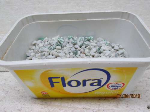 HO SCALE : SCENIC MATERIAL (LARGE WHITE STONES 500g) - LOT 770T